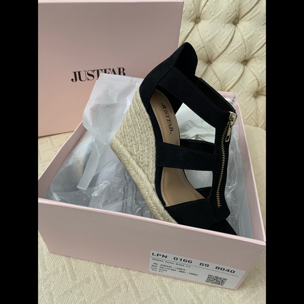 NWT JustFab Wedges